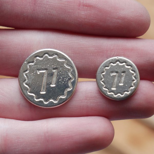 71st Regiment of Foot Buttons  1775-1784 7 8  and 5 8  Online now - Image 2